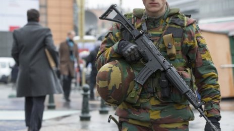 Двама младежи, свързани с предотвратените атентати в Белгия, още са на свобода