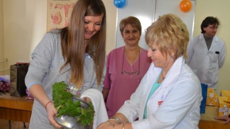 Родилните домове празнуваха Бабинден