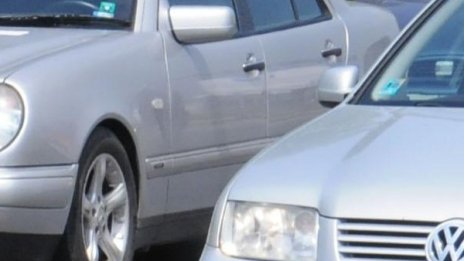 Две момчета откраднали 150 емблеми от коли в Монтана