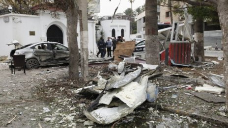 Джихадисти нападнаха хотел в либийската столица Триполи
