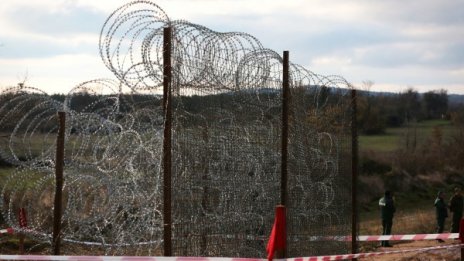 Оградата с Турция ще е като Берлинската стена