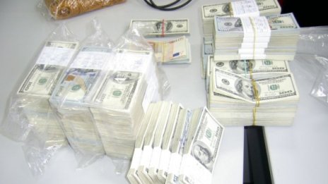 Иззеха недекларирана валута на стойност над 1 млн. лв. на "Капитан Андреево"