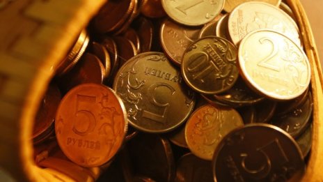 Стюард на самолет открадна 318 килограма монети 