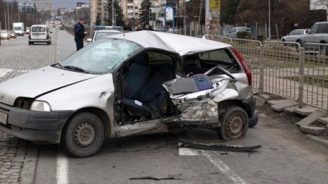Двама тежко ранени при автомеле на бул. "Цар Борис ІІІ" 