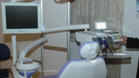 Всеки втори между 22 и 24 години е поне без два зъба 
