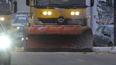 Над 90 машини чистиха София през нощта 