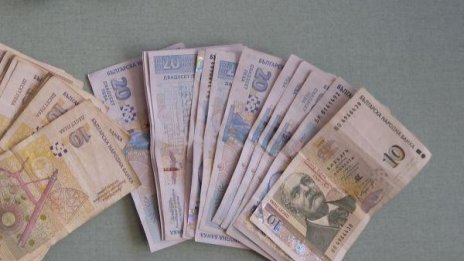 Неизвестен отмъкна 12 бона от дом за стари хора в Добричко