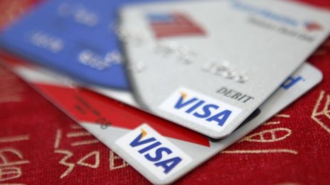 Българите са похарчили 1,42 млрд. евро при търговци с карти Visa миналата година