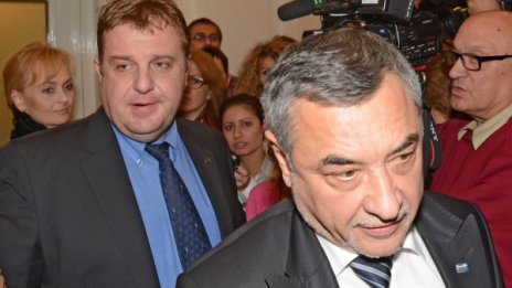 Новият дълг срещу постове - Патриотите извиват ръце