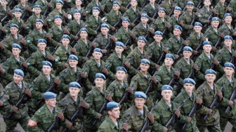 Руснаците убедени във външна военна заплаха