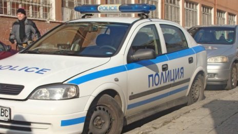 Задържаха двама, точили гориво от петролопровод