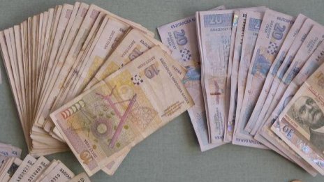 Клиент на игрална зала в Исперих вади нож, ограби крупие