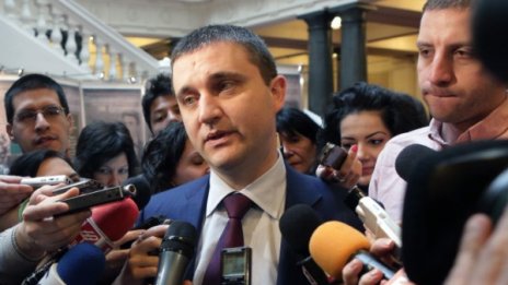 Алтернативата на дълга е печатането на пари, обяви Горанов