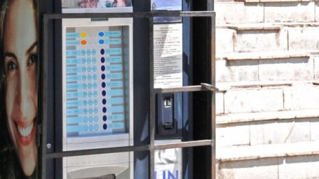 Белезници за непълнолетен, разбивал автомати за кафе