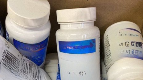 Удариха хранилище за хранителни добавки, продавани като животоспасяващи лекарства 