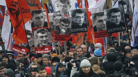 Траурното шествие в Москва в памет на Немцов започна 