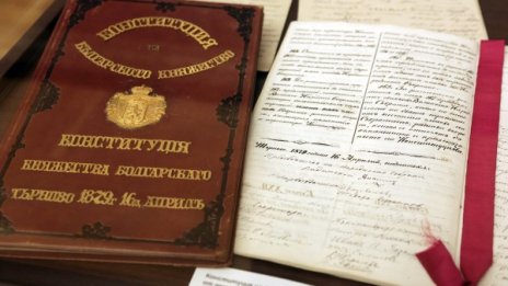 Опашка пред президентството за изложбата на ценни реликви