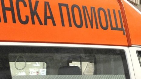 Кола и камион се сблъскаха край Вакарел