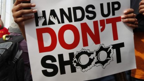 Полицай застреля гол и невъоръжен чернокож в САЩ