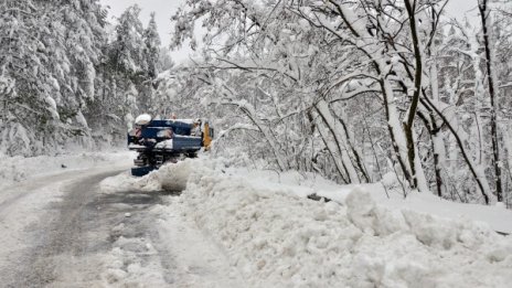 Медици мръзнат из преспите, но... "вършим си работата"
