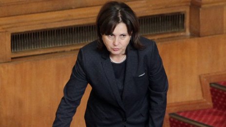 Нежно начало под крилото на Борисов: Бъчварова пое МВР 