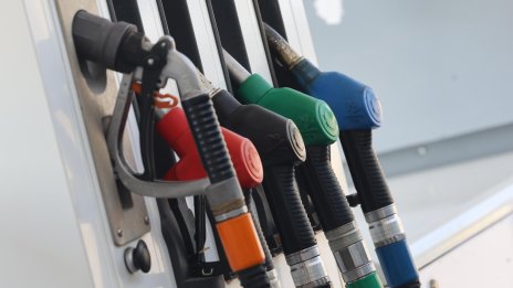Разлика от почти 10 евроцента за литър: Какви са цените на горивата? 