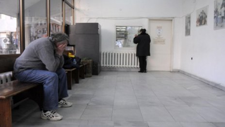 Апаратура, та дрънка! С подмазване към прогрес в "Пирогов"