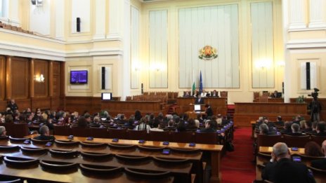 Депутатите ще бистрят пенсионните фондове до 30 април