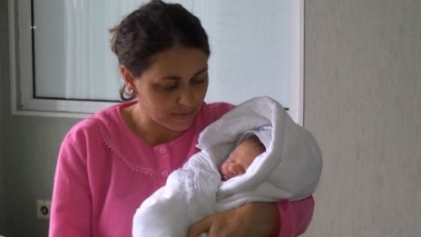 Спасената с хеликоптер бременна жена роди момченце