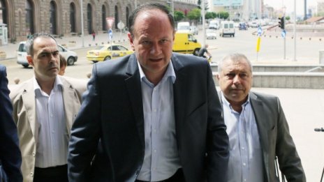 Миков литна за Москва, среща "забранения" Наришкин