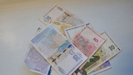 Всеки пети крие пара&#768;та от жената 