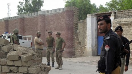 Изпълниха 12 смъртни присъди в Пакистан, не само за тероризъм