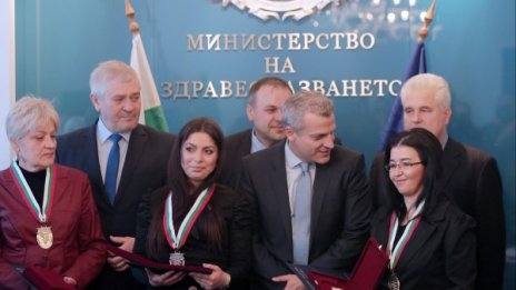 Лекарската саможертва в снега оценена на 3 бона