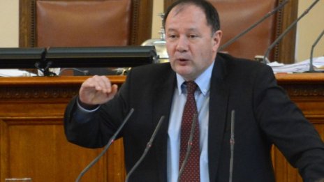 Миков не ще само отбрани европолитици да пътуват
