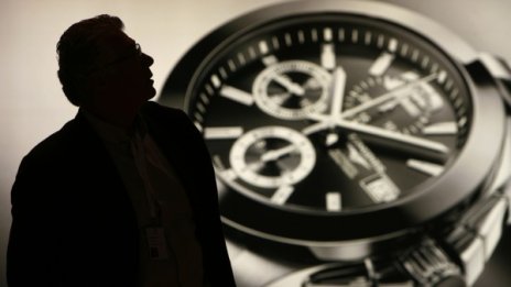 Ще надвият ли швейцарските часовници Apple Watch?