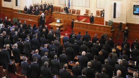 Парламентът прави черен списък на наказаните депутати