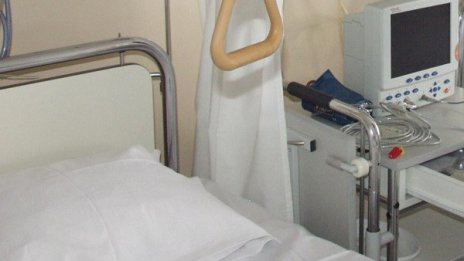 Малката Алиса продължава да е в тежко състояние