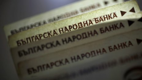 Баба от Сливен брои 5 000 лв. на ало апаши
