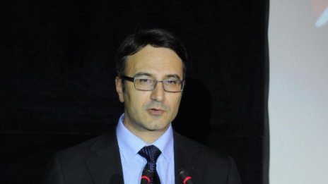 В сделката за БТК Василев се договаря със себе си