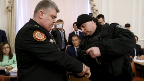 Арест на важни чиновници на заседание на кабинета в Киев