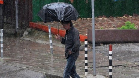 Петъчна прогноза: силни дъждове, бързо снеготопене