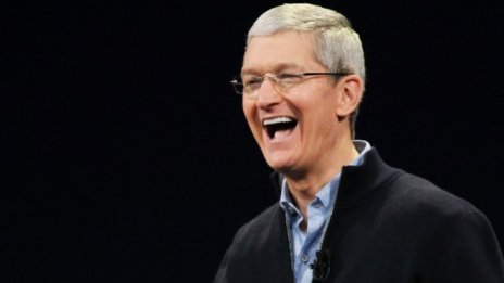 Шефът на Apple си дарява богатството – $785 млн.