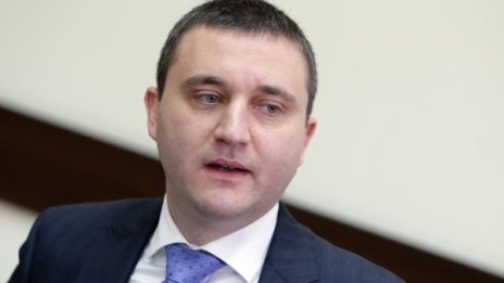 Горанов хареса двама за шеф на БНБ, но ще търси още месец