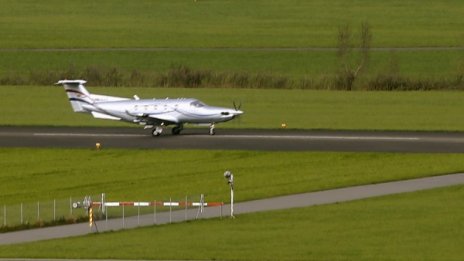 Малък самолет падна върху къща в Тексас