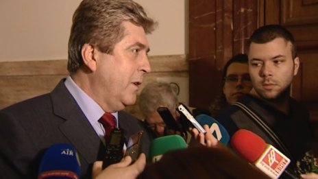 Здрава ли е властта? Ще видим, отвърна Първанов