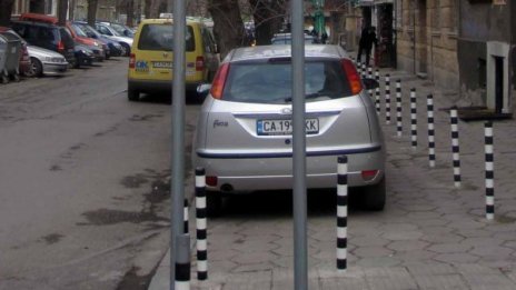 Депутатска секира: 200 лв. глоба, паркираш ли на тротоара