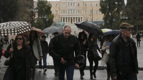 Половината гърци готови да емигрират, ако намерят работа в чужбина