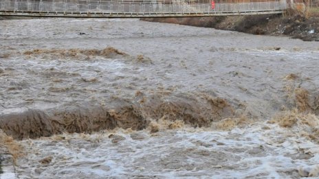 Реките повишават още нивата си