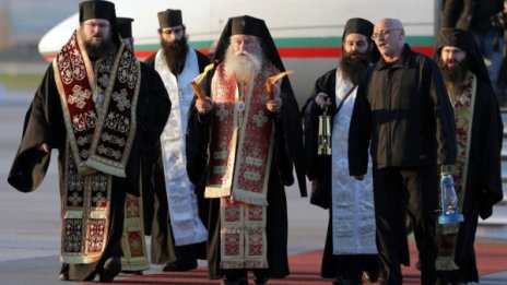 Благодатният огън вече е в България 