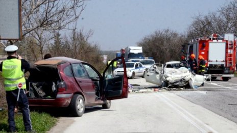 Трима загинаха в адска катастрофа край Тръстеник